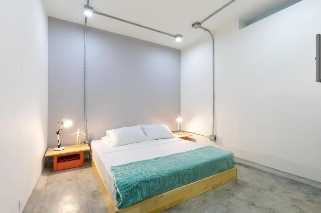 Studios Amarillo-Morado-Ocre 메딜린