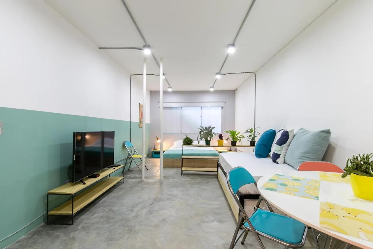 Studios Amarillo-Morado-Ocre 메딜린