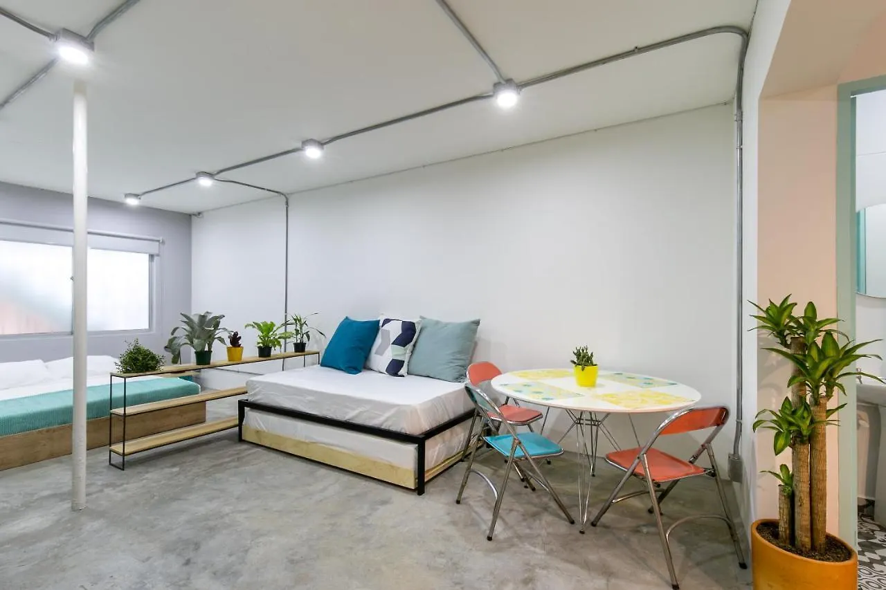 Studios Amarillo-Morado-Ocre Medellín Apartamento