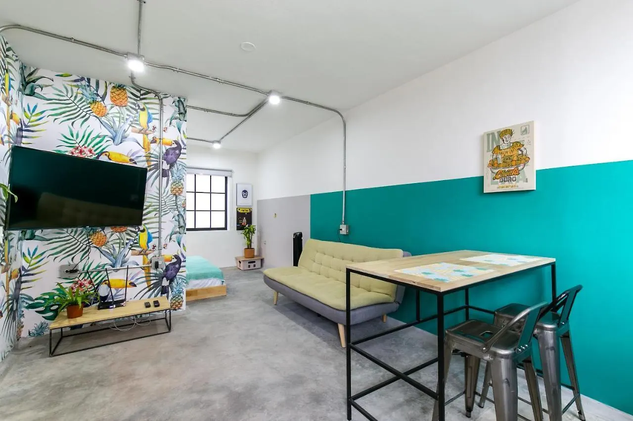 Studios Amarillo-Morado-Ocre Medellín Apartamento