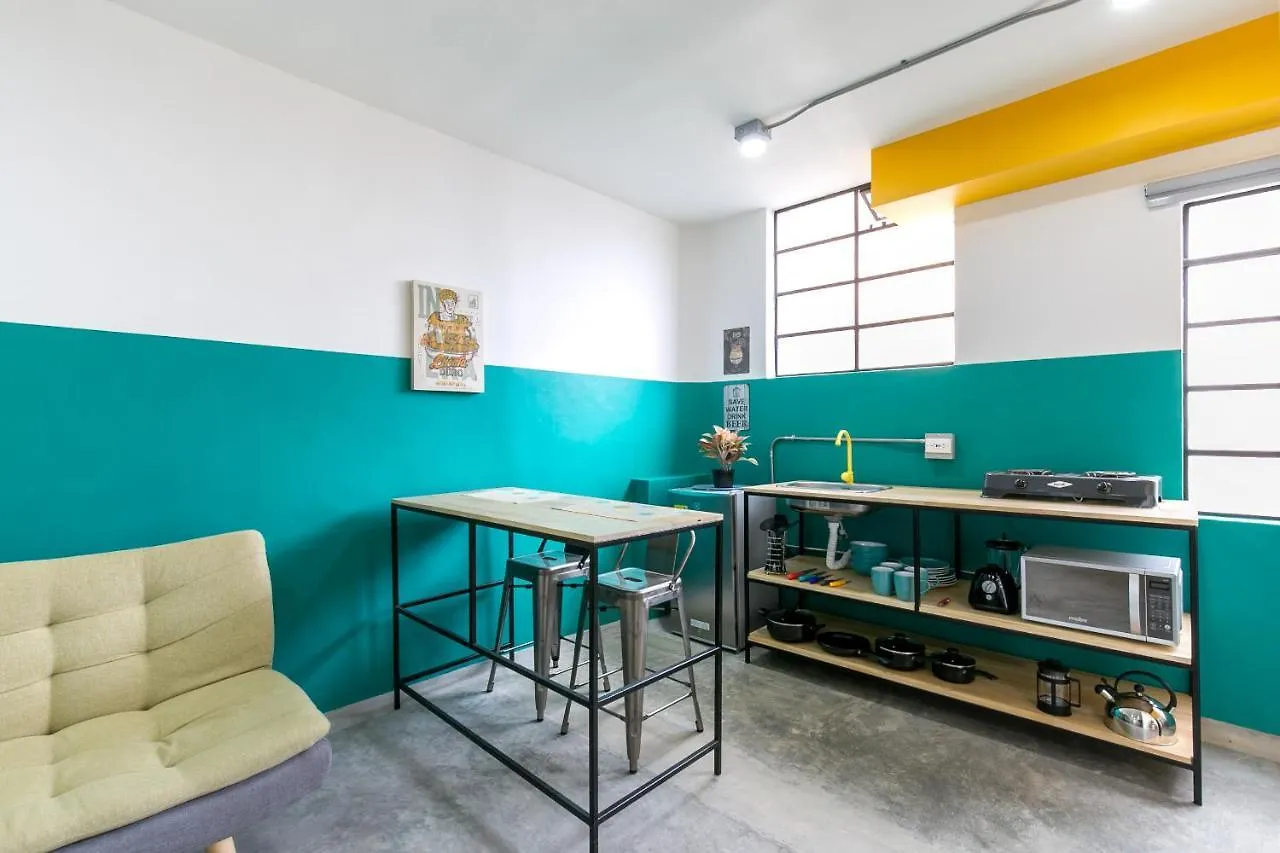 Studios Amarillo-Morado-Ocre Medellín Colombia