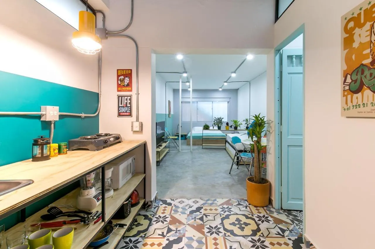 Studios Amarillo-Morado-Ocre Medellín Daire